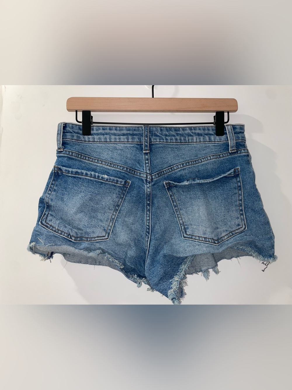 Kut From the Kloth Jane High Rise Short | Size 4 | Frayed Hem Distressed Shorts - Picture 2 of 8